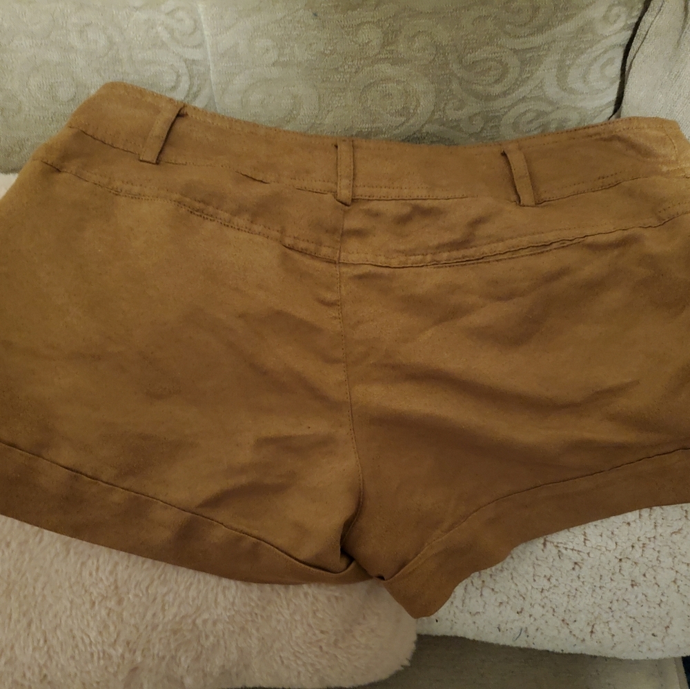 Shorts - Picture 3 of 4